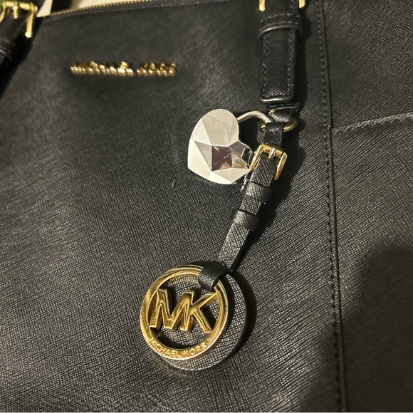 Medium Michael Kors Black Saffiano Leather Jet Set Black Bag Good Condition - Picture 9 of 12